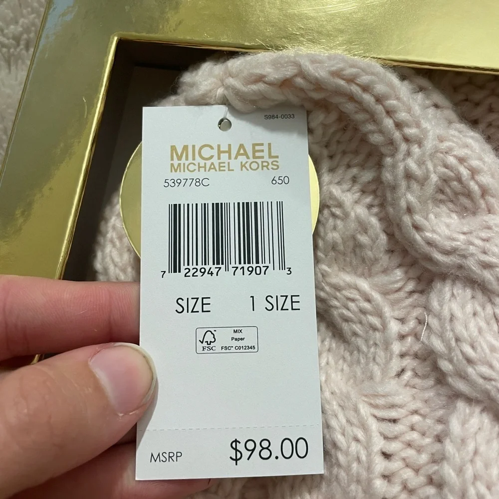 NWT Michael Kors Pink Cable Knit Hat and Scarf Gift Set